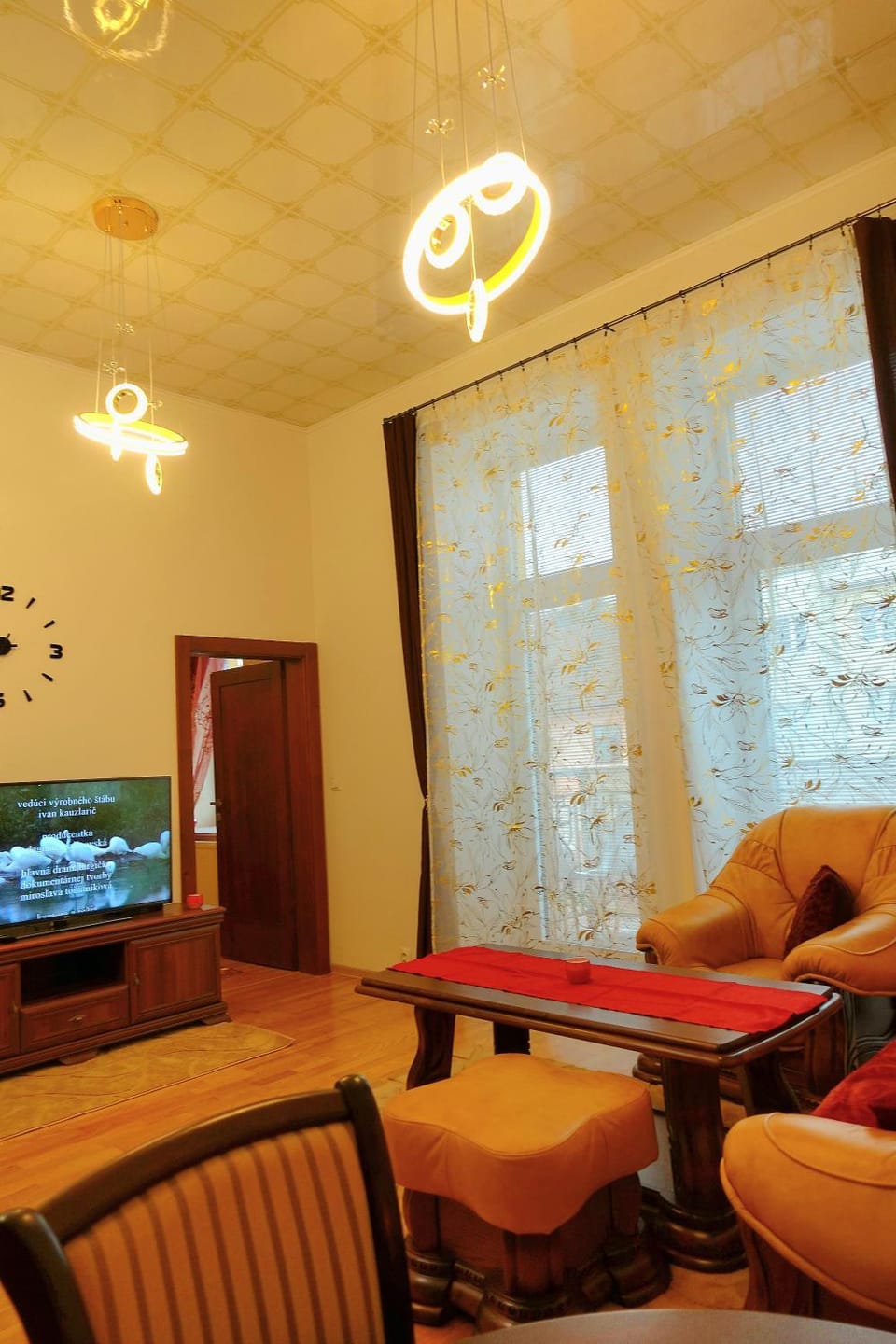 Communal lounge/ TV room, TV and multimedia, Living room, Seating area, Evening entertainment