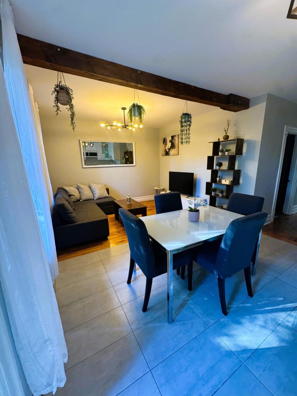 La Pause Montréal Apartment in Laval