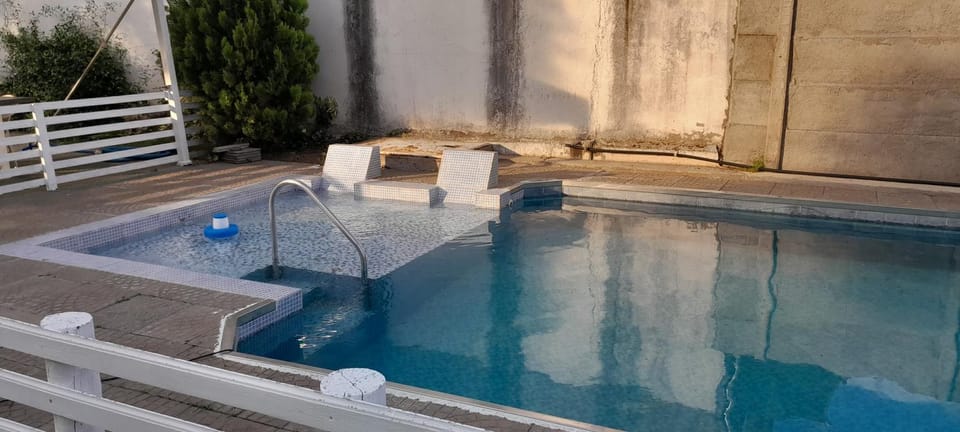 Swimming pool, Swimming pool