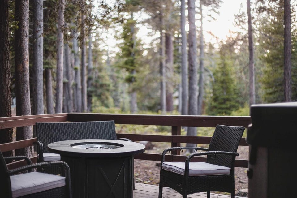Iroquois Ridge Hot Tub Near Lake Tahoe & Skiing House in Sierra Nevada