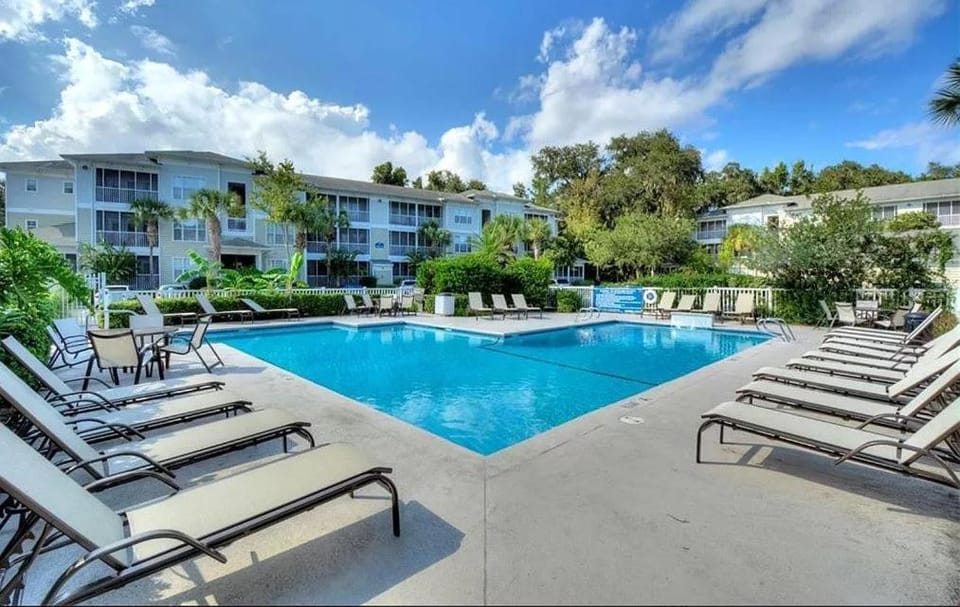 Coastal Condo with pool, minutes from beach Apartment in Saint Simons Island