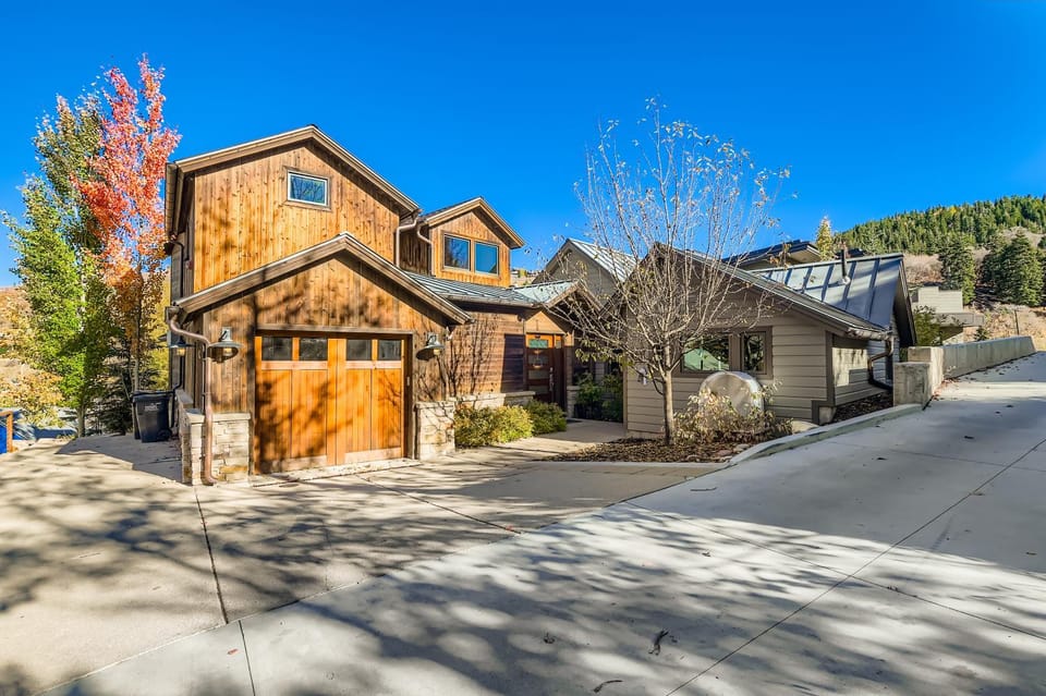 King Road Luxury Lodge, Private Hot Tub, Game Room, Media Room House in Park City