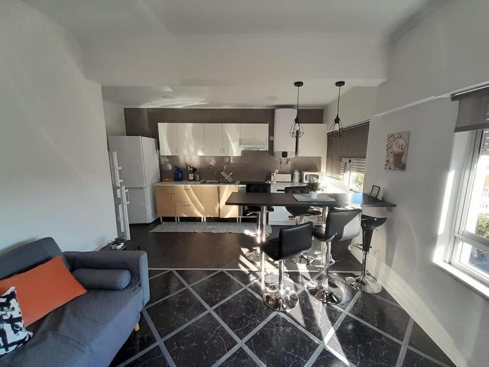 Kitchen or kitchenette, Seating area, Dining area
