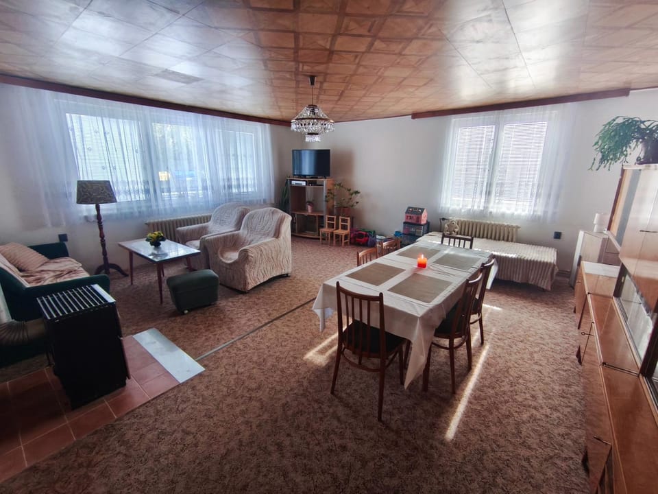 Communal lounge/ TV room, Living room, Seating area