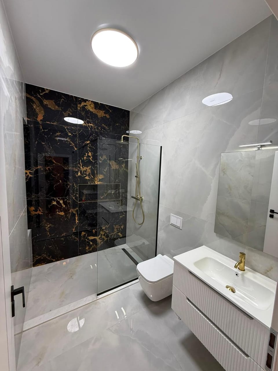 Golden Sky Residence Apartment in Romania