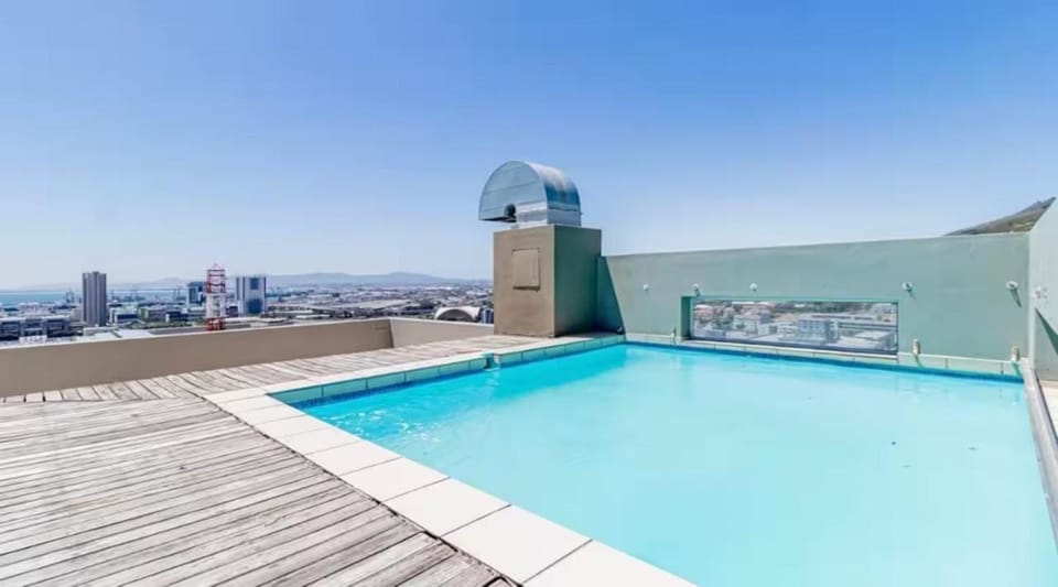 Emerald Escape With Mountain View & Pool Apartment in Cape Town