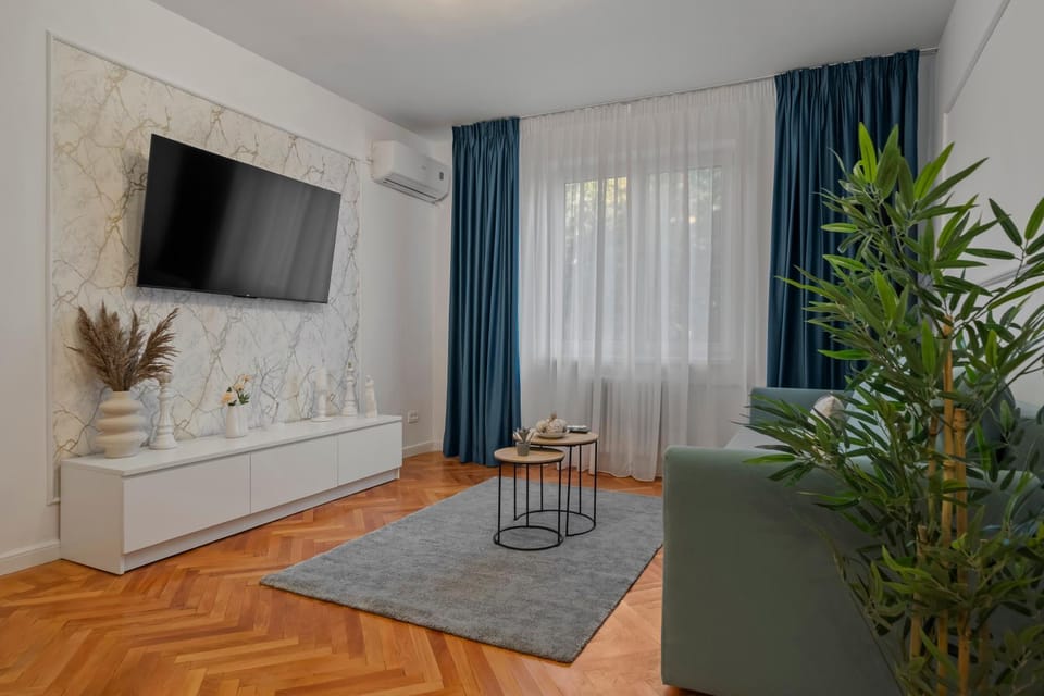 Ultracentral Metro Steps 2 Bdrm Apartment in Bucharest