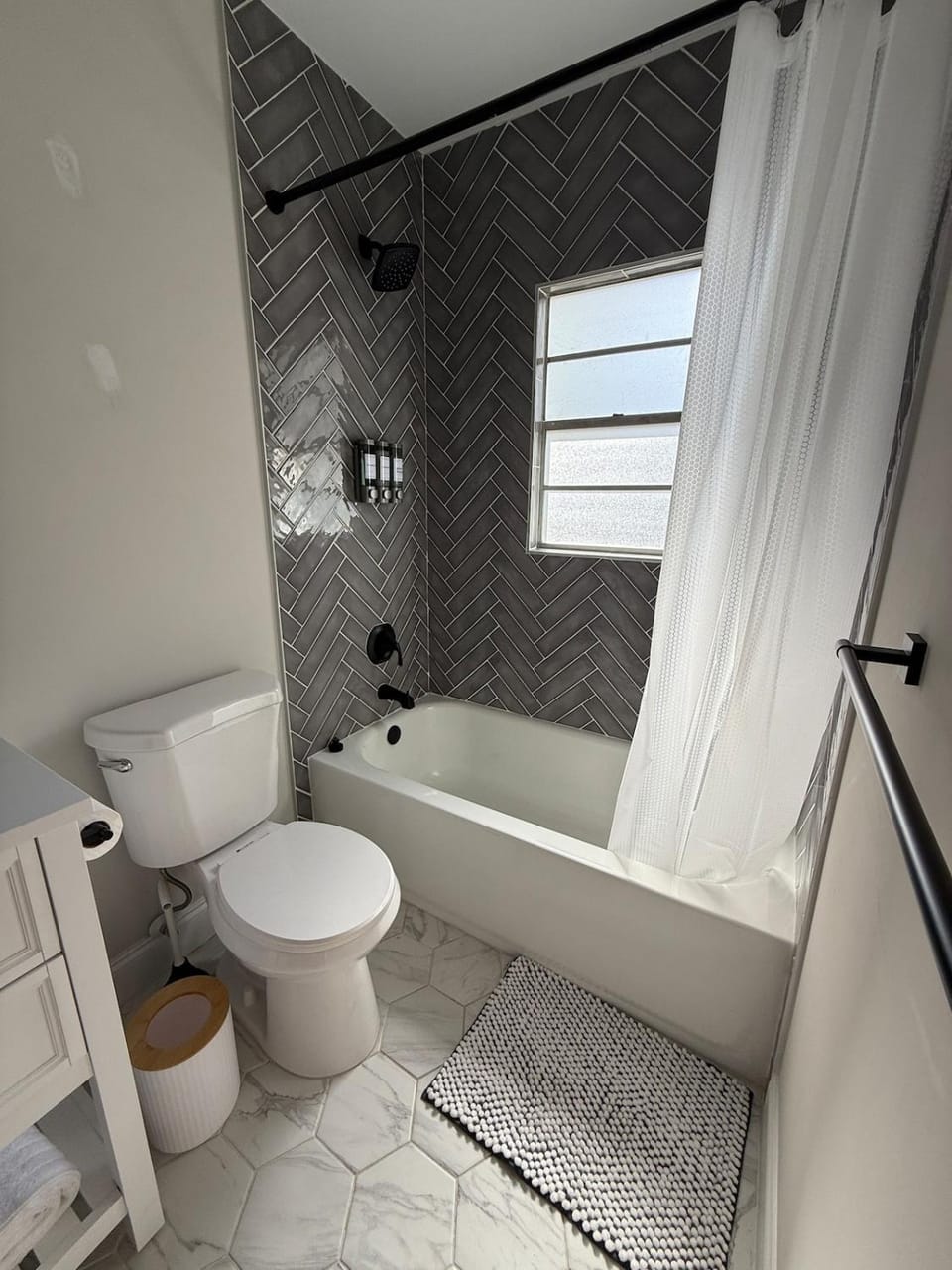 Shower, Toilet, Bathroom, Bath, towels