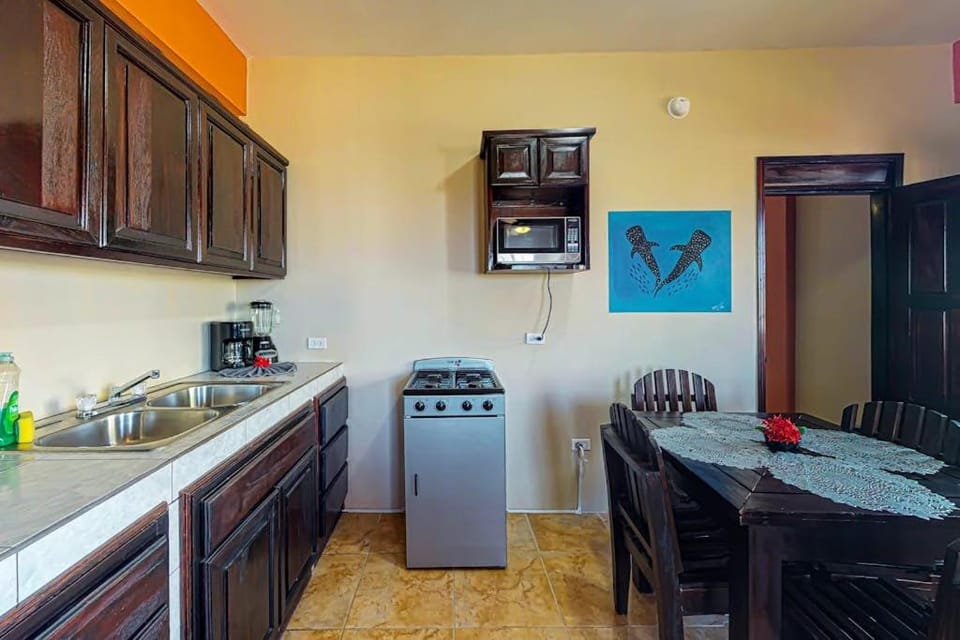 Eastern #8 at Laguna Suite -Gold Standard Certified Apartment in San Pedro