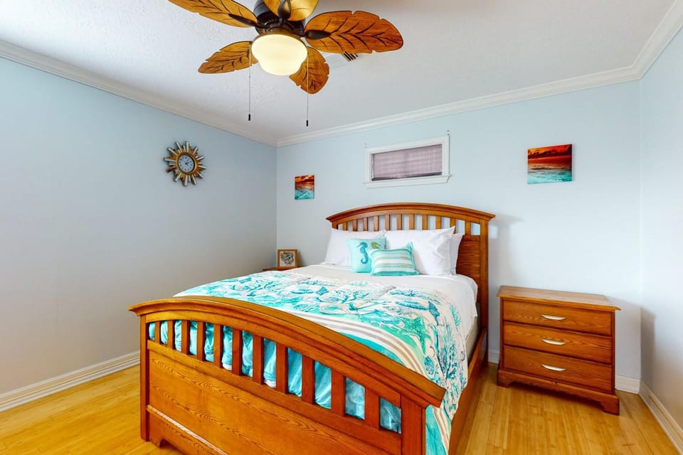 Ocean View 5BR l Steps to Beach l Pet-Friendly House in Bolivar Peninsula