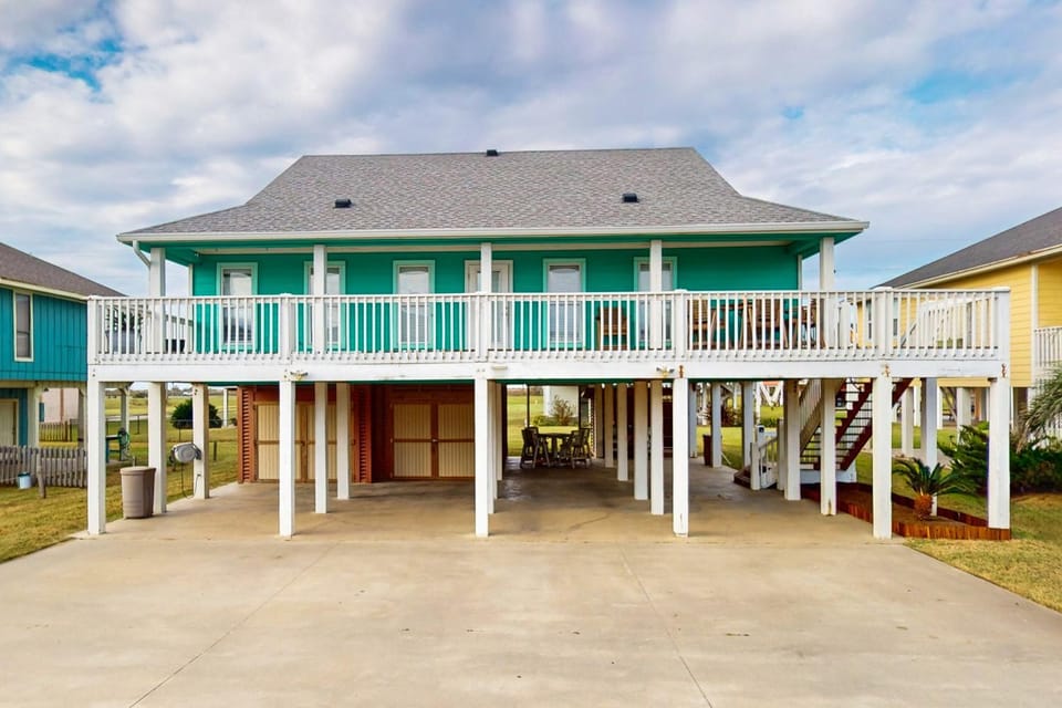 Ocean View 5BR l Steps to Beach l Pet-Friendly House in Bolivar Peninsula