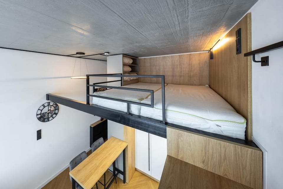 Bed, Kitchen or kitchenette, Photo of the whole room, Bedroom, bunk bed, hair dresser
