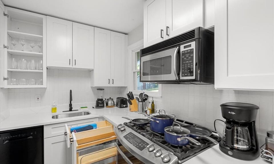 Upscale Old Town Views 3BD Lux House in Alexandria