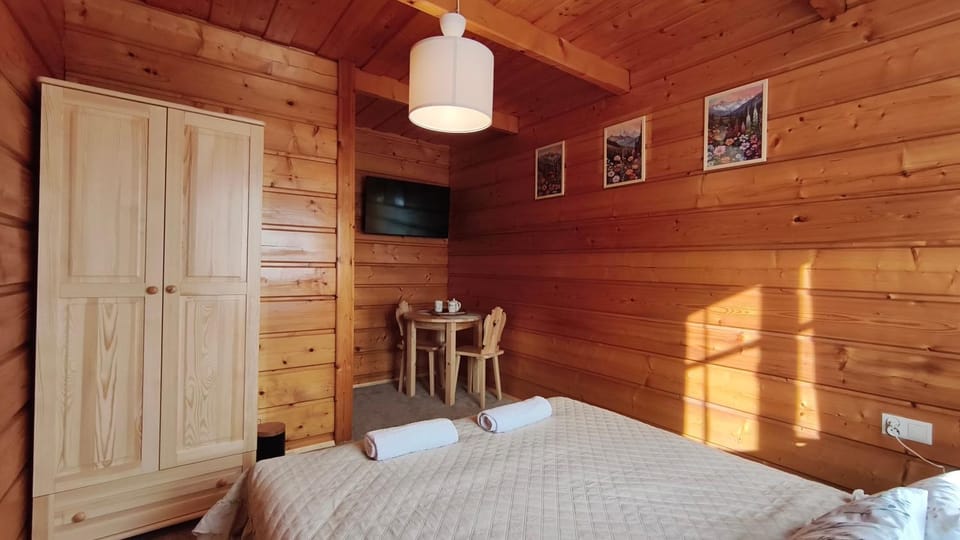 Bed, TV and multimedia, Photo of the whole room, Bedroom, wardrobe