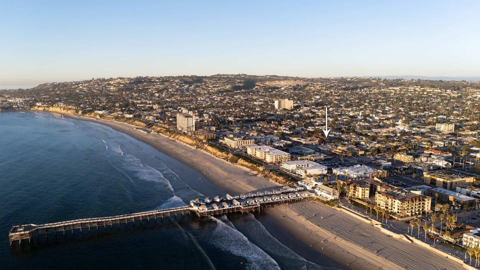Walk to beach Great location Villa House in Pacific Beach