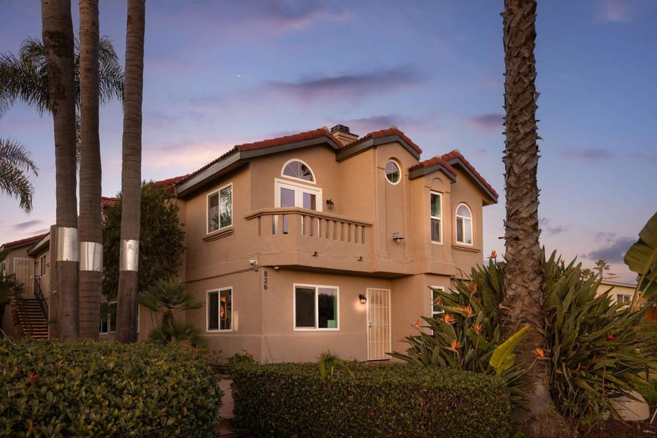 Walk to beach Great location Villa House in Pacific Beach
