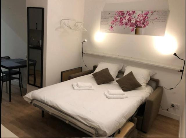 Au cœur du Vieux Nice, superbe studio refait à neuf Apartment in Nice