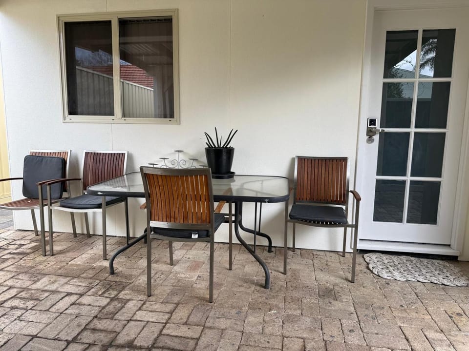 2x1 granny flat close to Perth Airport Bed and Breakfast in Perth