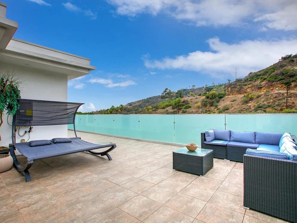 Day, Natural landscape, Balcony/Terrace, Seating area, Mountain view, sunbed