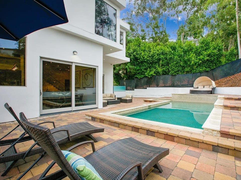 Patio, Day, Pool view, Swimming pool, sunbed