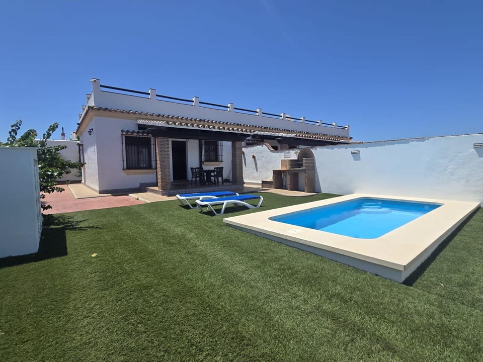 Property building, Day, Garden, Garden view, Pool view, Swimming pool, sunbed