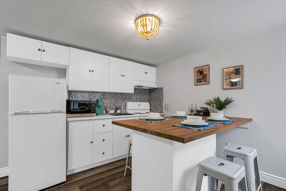 Downtown Vista - 5 mins to Water - Pet Apartment in Cornwall