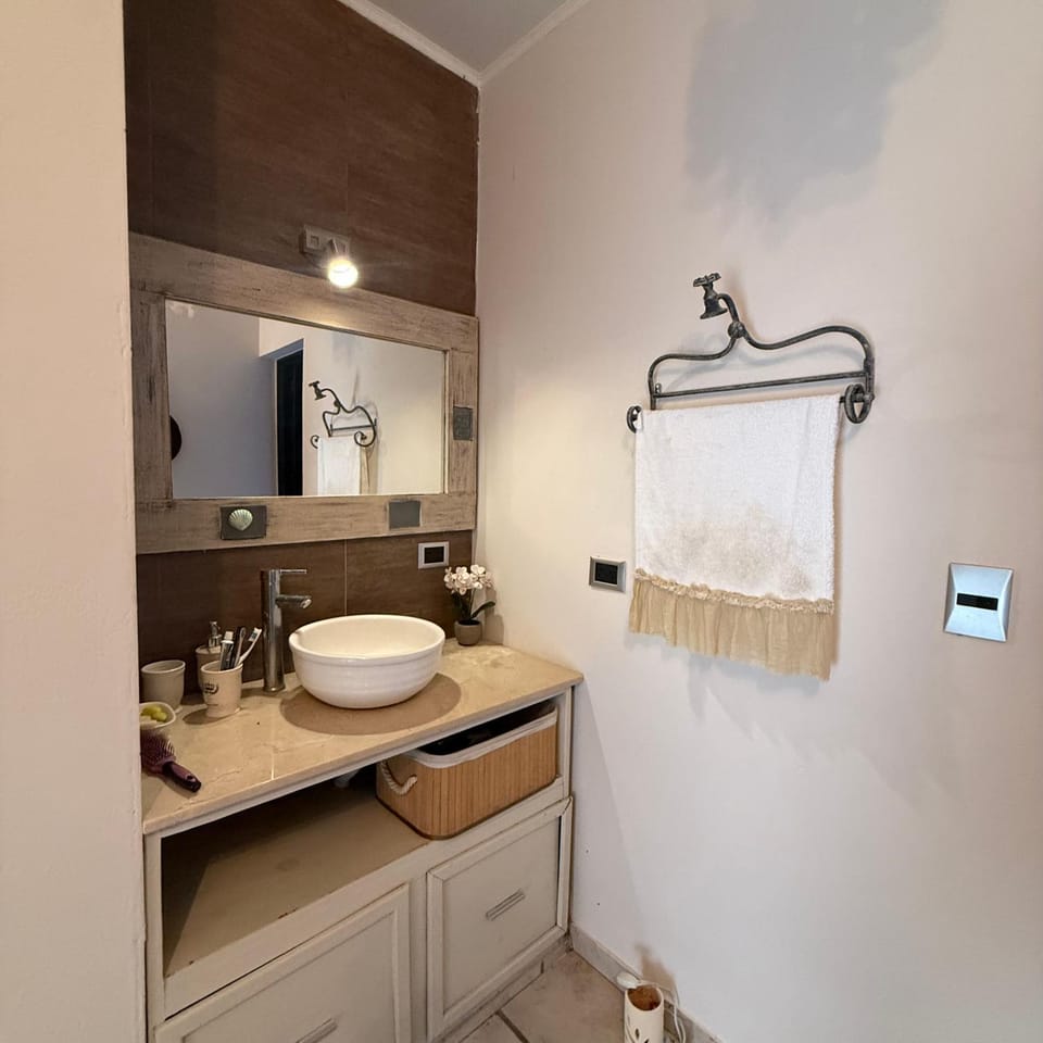 Bathroom, towels
