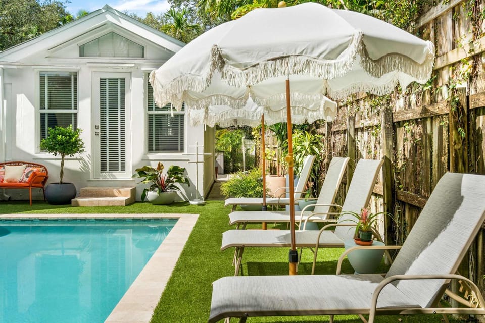 Garden Grove- Miami Home with Private Pool House in Coconut Grove