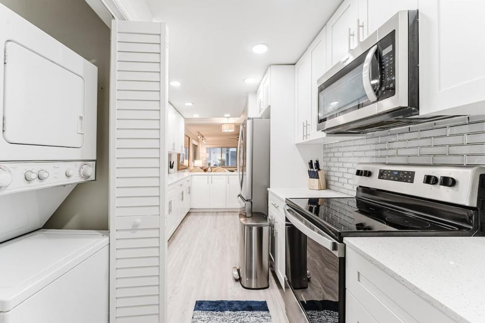 Kitchen or kitchenette, dishwasher, oven, pet friendly, toaster