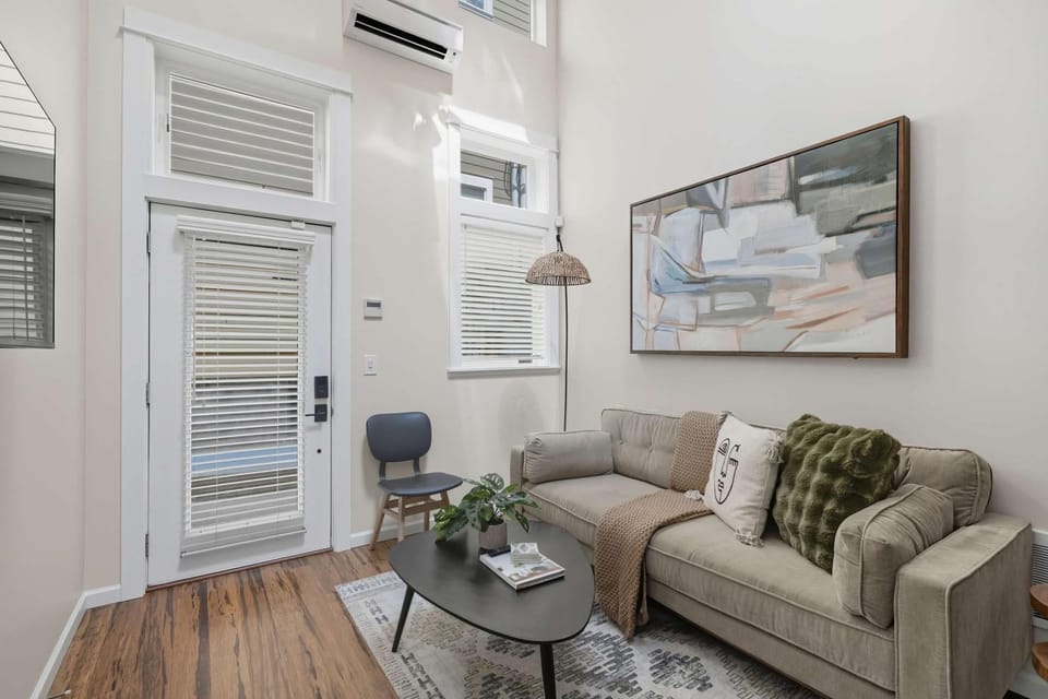 Upscale NW Portland Lofts - Modern Walkable Central Apartment in Portland