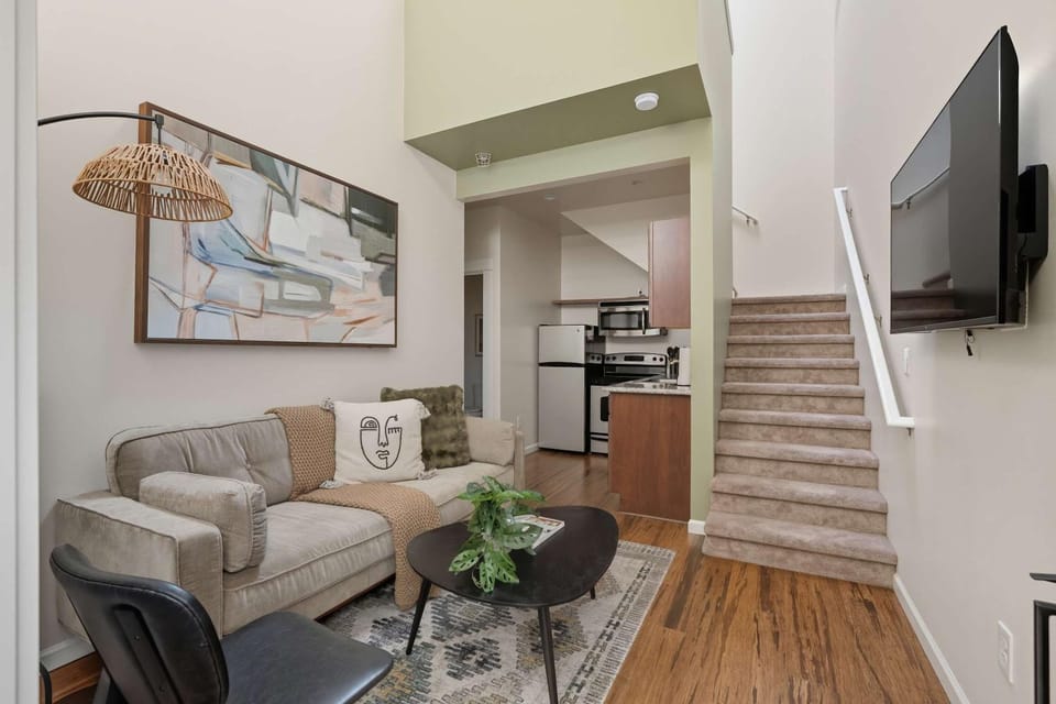 Upscale NW Portland Lofts - Modern Walkable Central Apartment in Portland