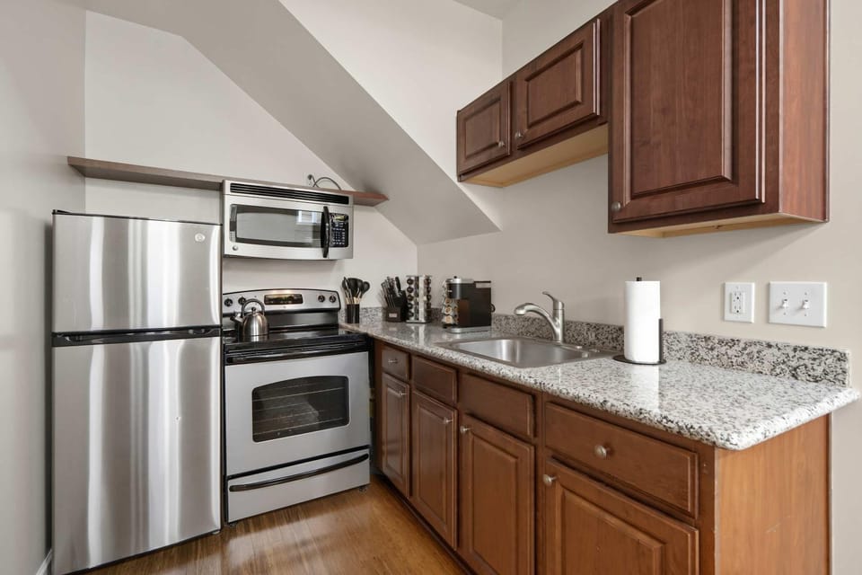 Trendy NW Portland Getaway - Walk to Dining & Bars Apartment in Portland