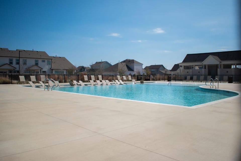 Spacious 4BR Oasis - Pool - Patio - 8 Min to Kalahari House in Round Rock