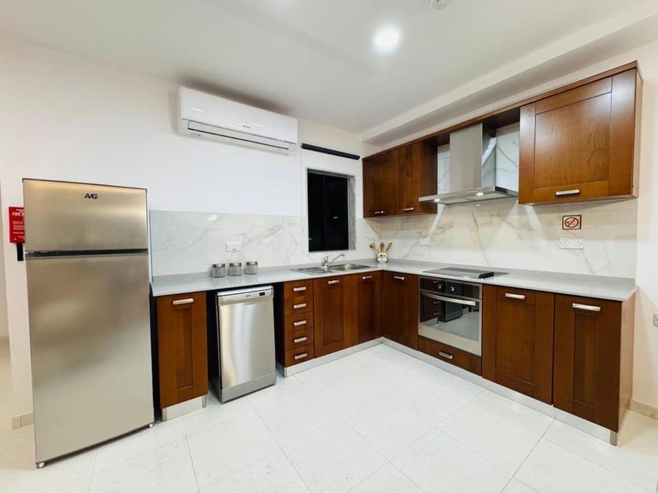 Kitchen or kitchenette, dishwasher, oven, stove