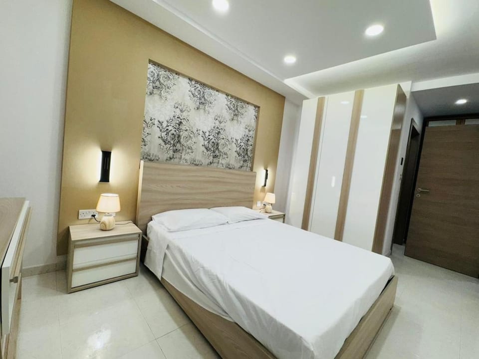 Bed, Photo of the whole room, Bedroom, air conditioner