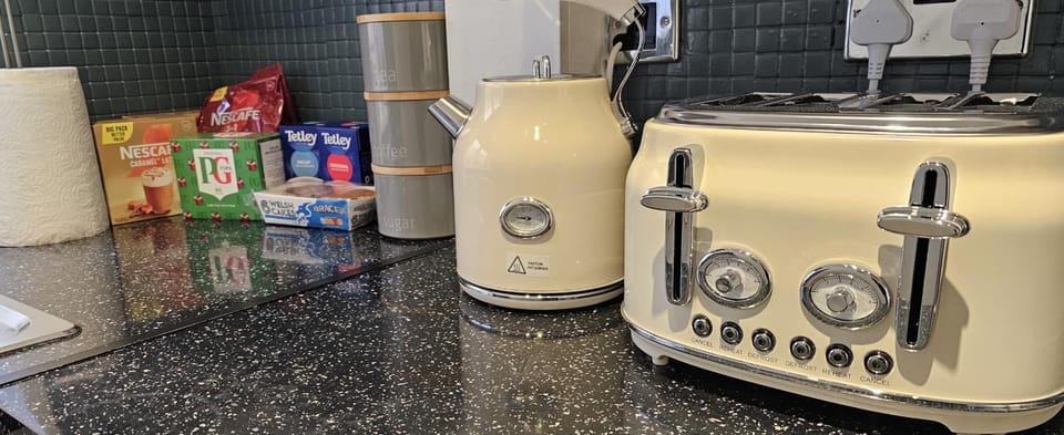 Coffee/tea facilities, Kitchen or kitchenette, toaster