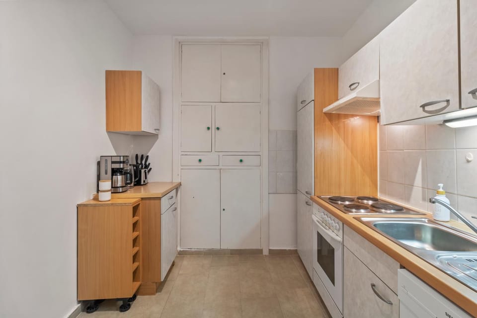 Next to Augarten I 7 Min to Metro I Free WIFI Apartment in Vienna