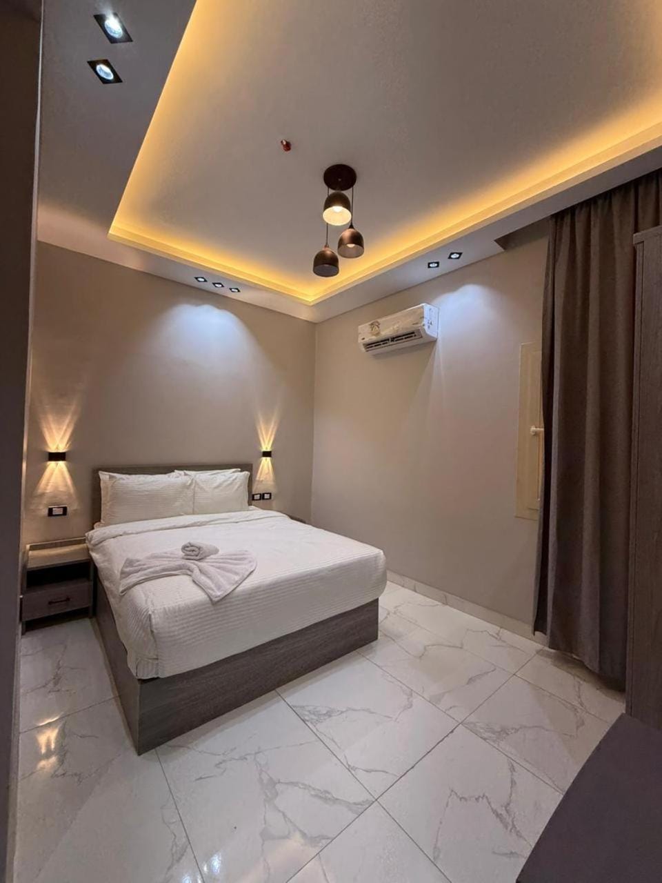Bed, Photo of the whole room, Bedroom, air conditioner