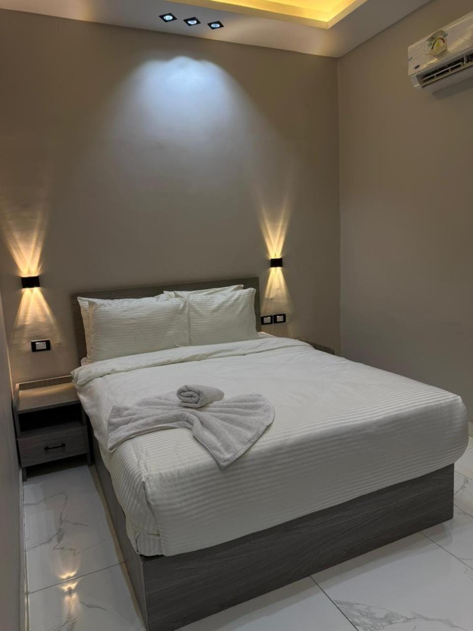 Bed, Photo of the whole room, Bedroom, towels, air conditioner
