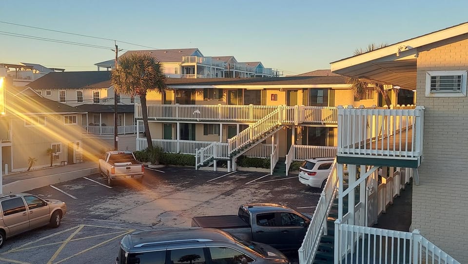 View (from property/room), Sea view, Street view, Location, Quiet street view, Parking