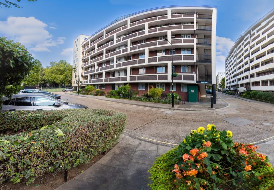 Property building, Neighbourhood