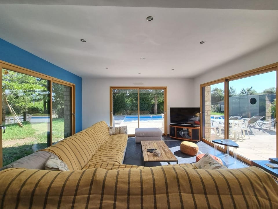 Maison Moderne 11 Pers, Piscine Chauffée, Animaux Admis, Le Tour du Parc - FR-1-775-38 House in Brittany