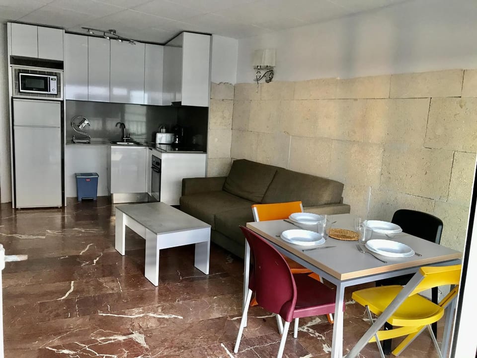 Apartamento renovado cerca de la playa en Roses - ES-258-167 Apartment in Roses