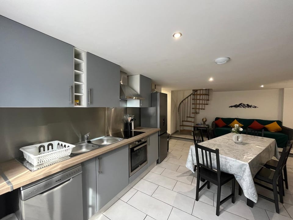 Spacieux Duplex à La Bourboule, 87m² pour 6 pers. - FR-1-608-296 Apartment in Auvergne-Rhône-Alpes