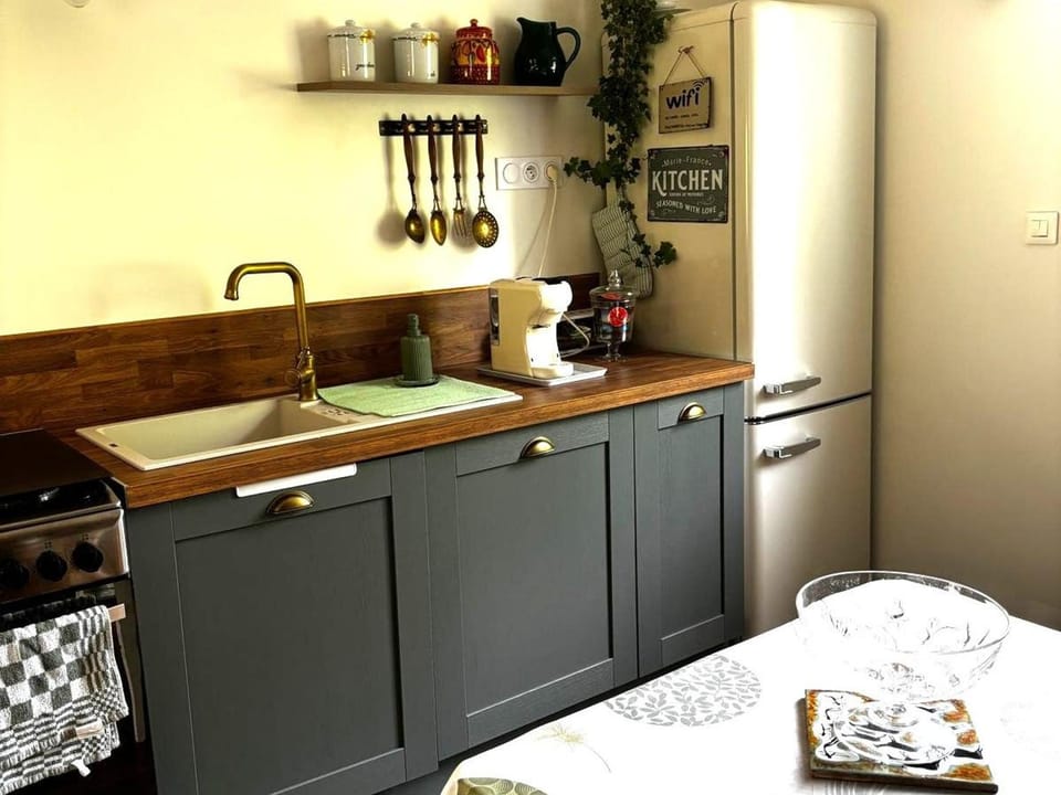Chambre d'Hôtes Charmante à Montargis - FR-1-590-573 Bed and Breakfast in Centre-Val de Loire