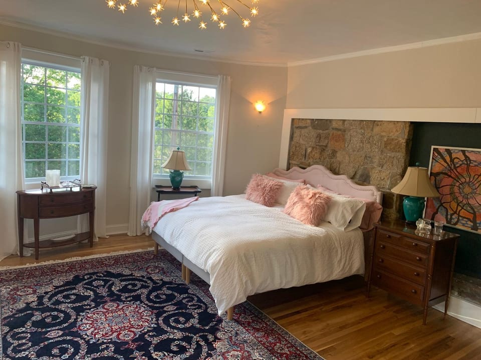 3516 Brevard Estate House in Horse Shoe