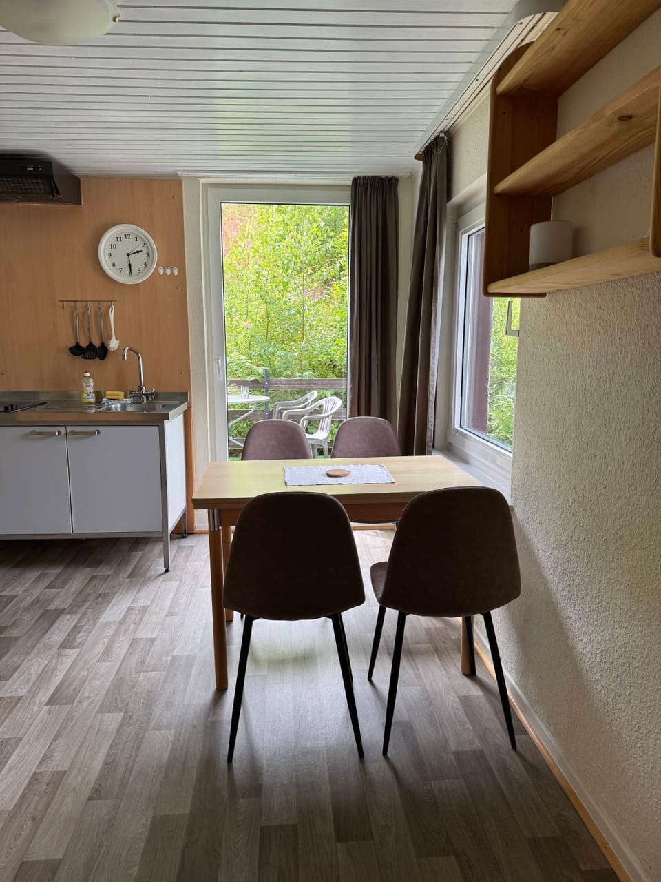 Dining area, kitchen
