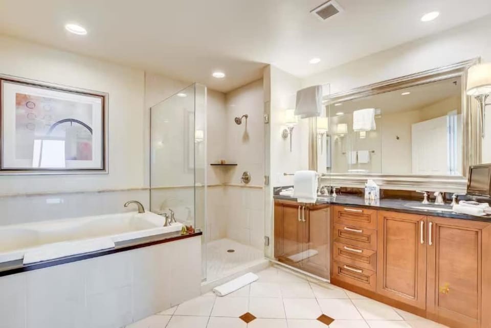 MGM Signature 1BR Condo with Strip & Pool Views Apartment in Las Vegas Strip