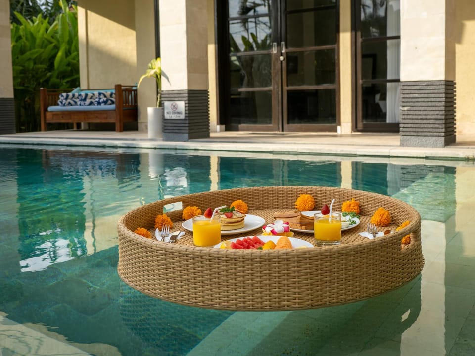 Pool view, Breakfast, Continental breakfast