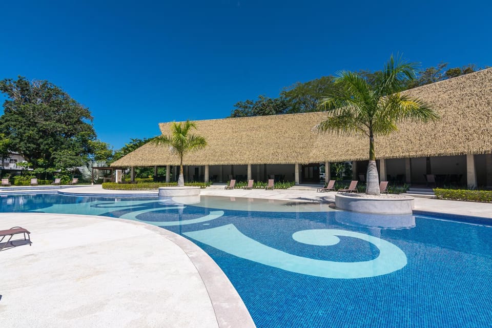 Swimming pool, sunbed